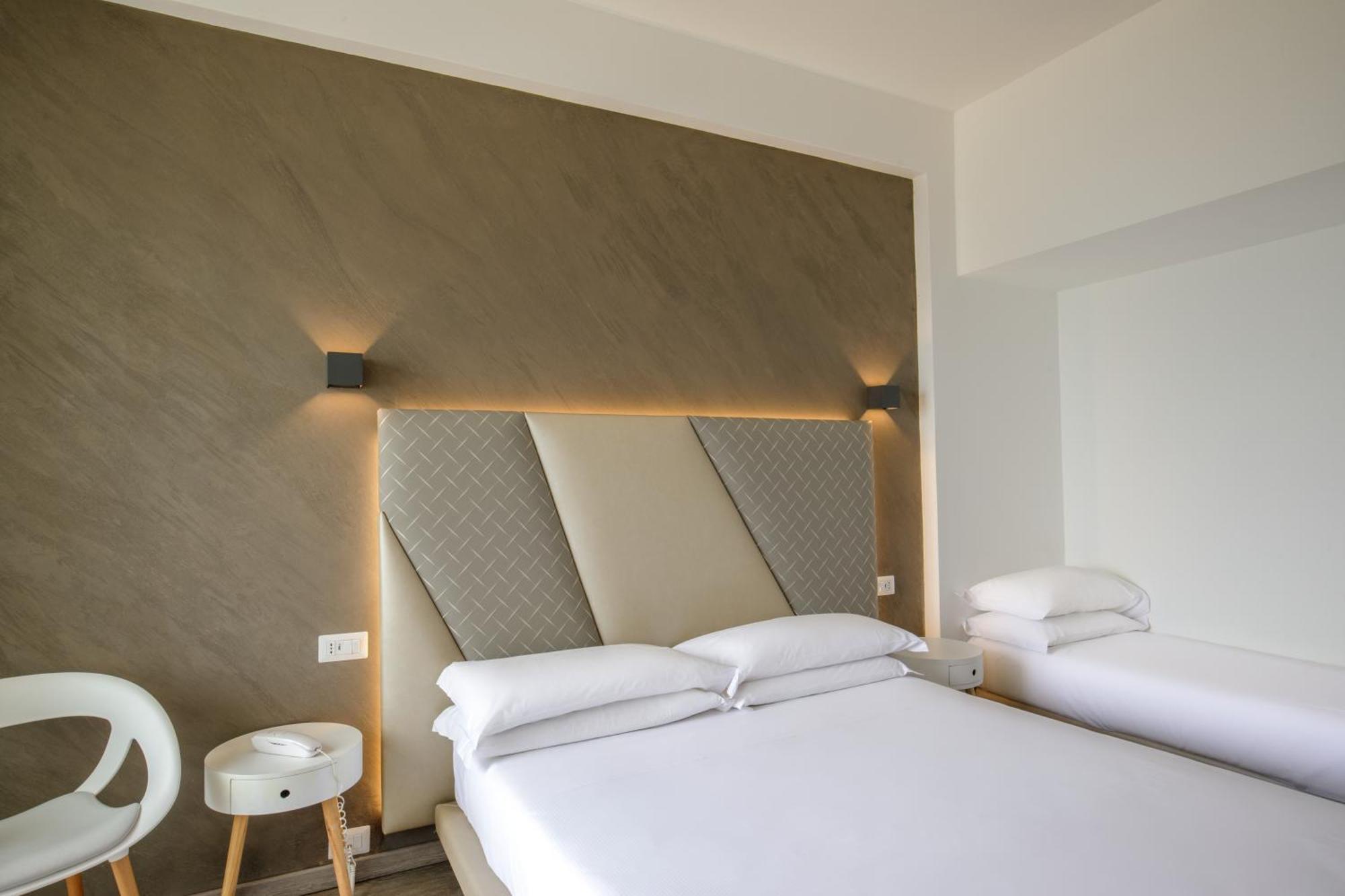 Hotel Tirreno Латина Екстер'єр фото