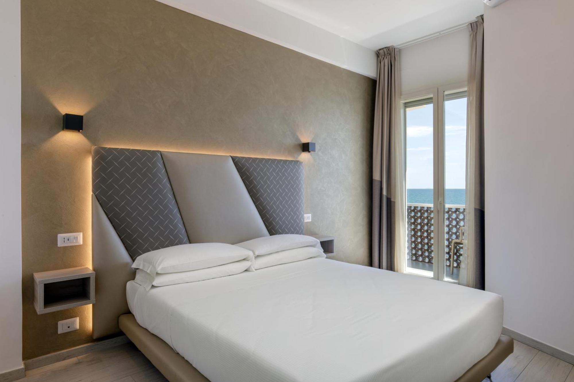 Hotel Tirreno Латина Екстер'єр фото