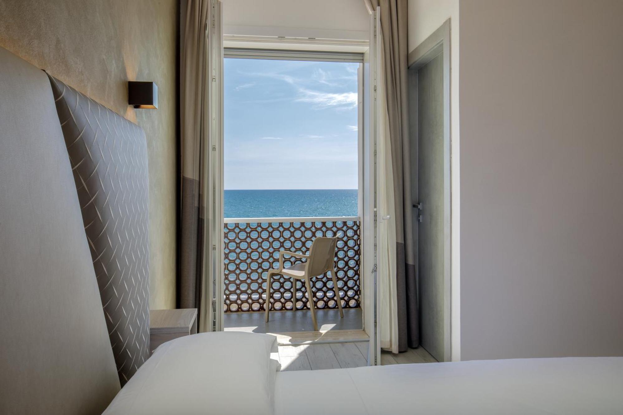 Hotel Tirreno Латина Екстер'єр фото