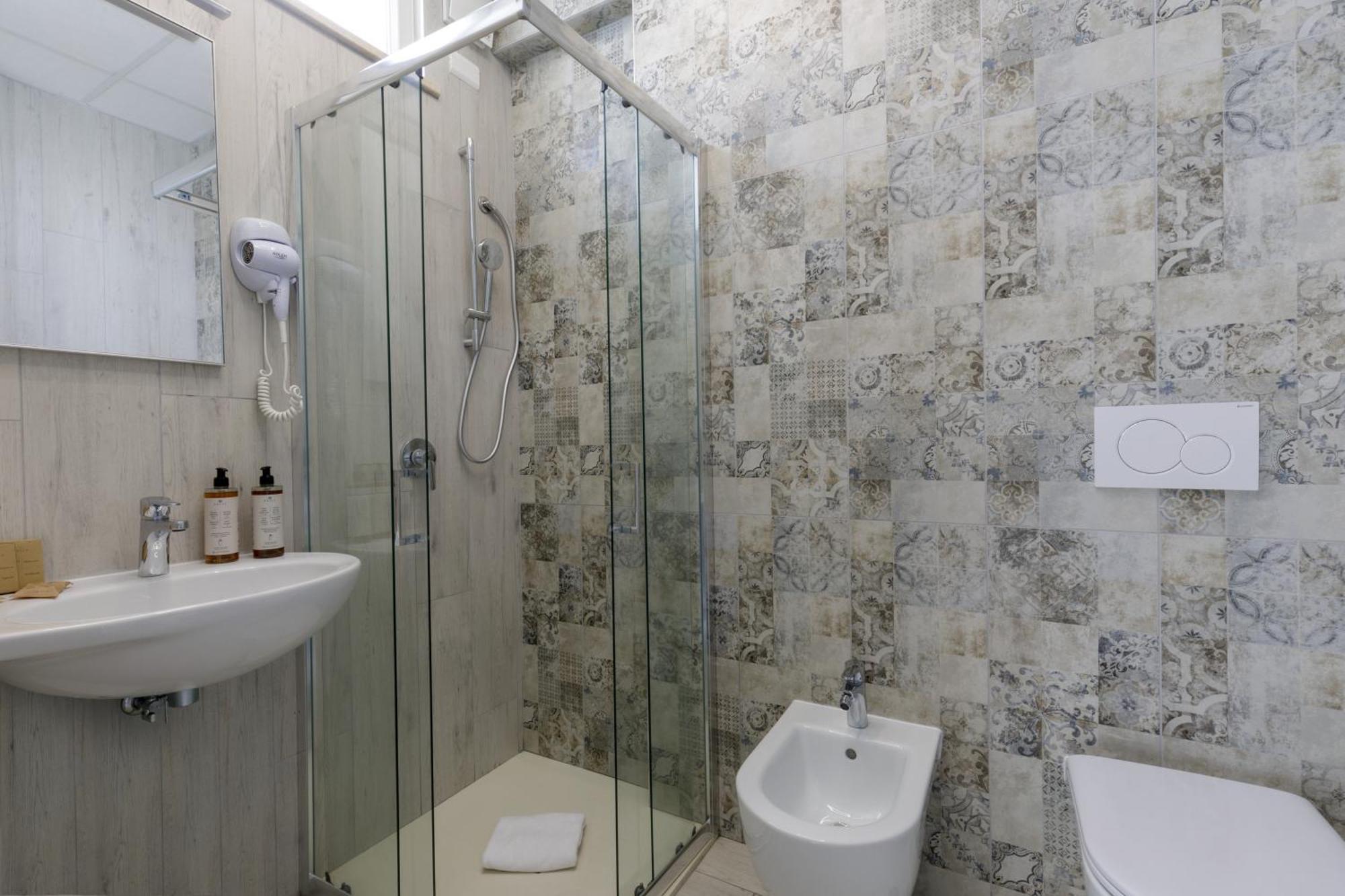 Hotel Tirreno Латина Екстер'єр фото