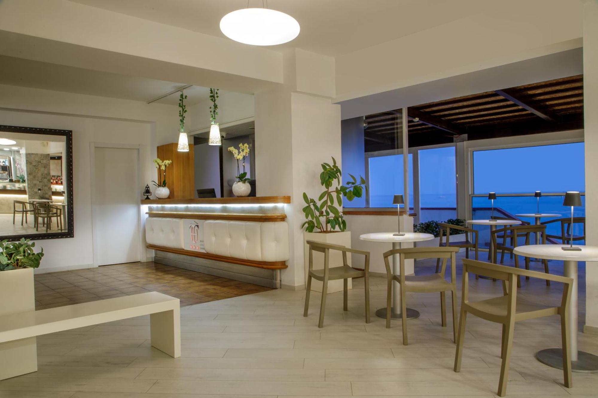 Hotel Tirreno Латина Екстер'єр фото